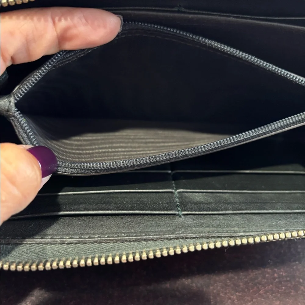 Pre-owned Gucci Black Leather wallet with bamboo tassel. - Picture 11 of 16